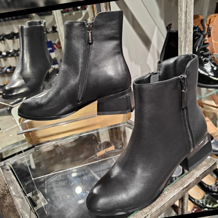 loetta 333 black.jpg